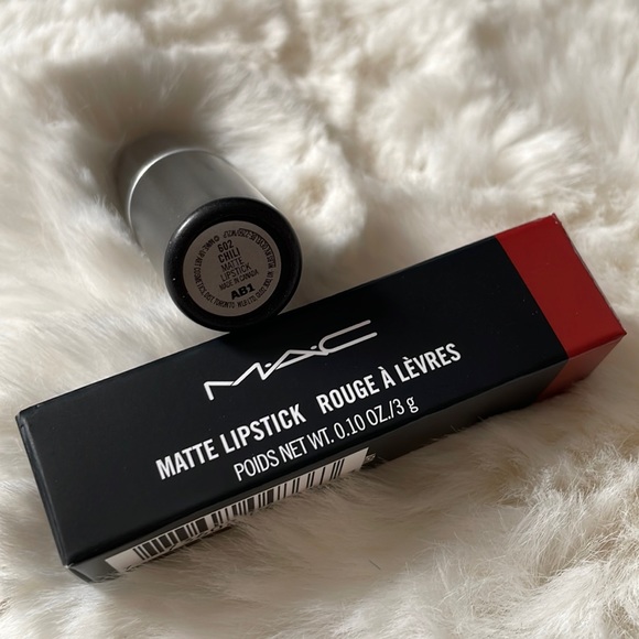 MAC CHILI matte lipstick shade 602 - Picture 4 of 8